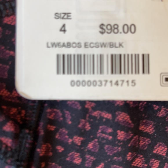 NWT Lululemon Outrun Crop - Picture 16 of 16